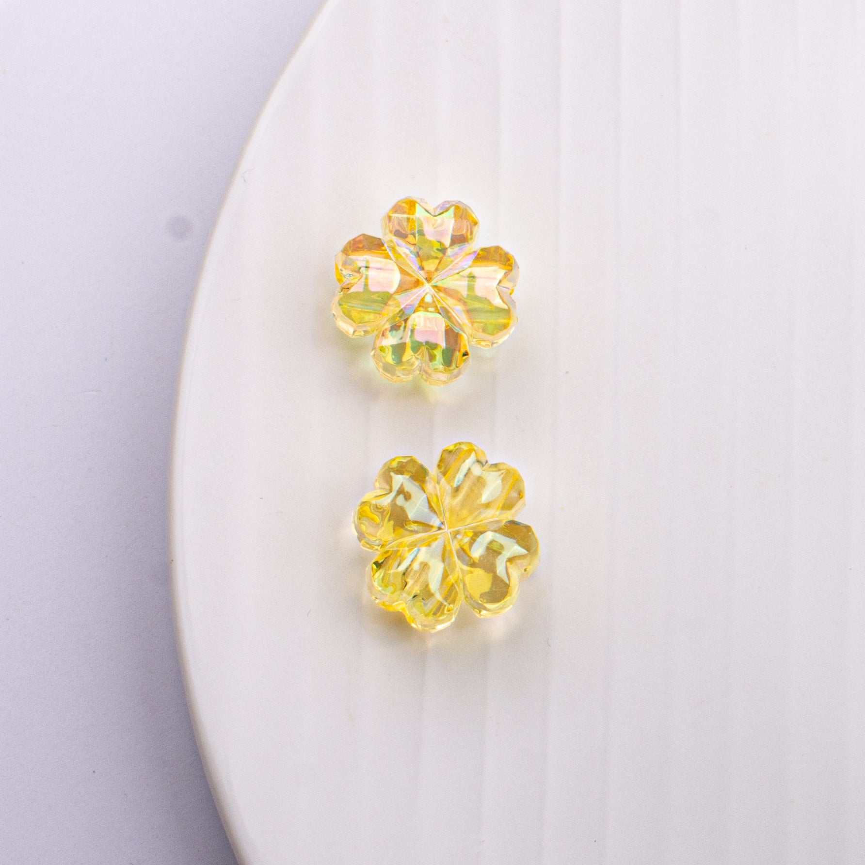 Wholesale 10PCS Beaded Accessories Four-leaf Clover Straight Hole Acrylic Small Loose Beads